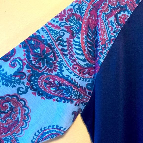 LulaRoe Randy T Size Medium - Picture 3 of 6